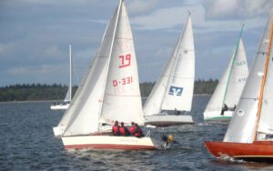 Windiger Auftakt zu Mittwochsregatta