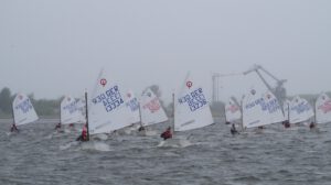 Jugendsegler trotzen launischem Wetter beim Greifswalder Boddenpokal