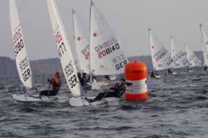 Durchwachsender Saisonabschluss beim Schweriner Herbstpokal der Laser