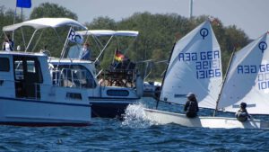 Juli Bollmann gewinnt beim Plauer Opti Cup