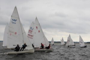 Druck in der Luft und nettes Sommerfest zum XIII. Jollencup