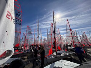 Pupenflaute über Pfinsten bei Kieler YES-Regatta